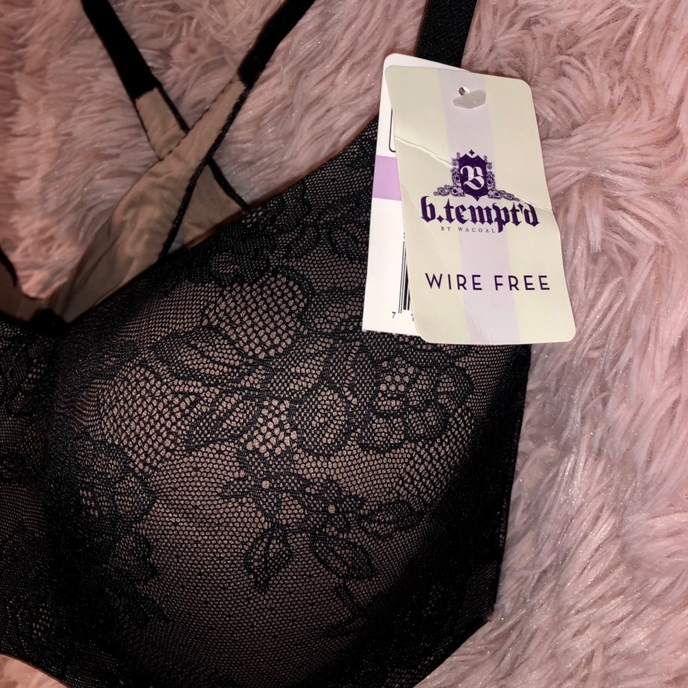 B. Tempt’d wirefree bra - Picture 6 of 7